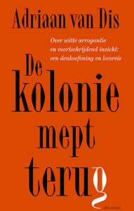 De kolonie mept terug